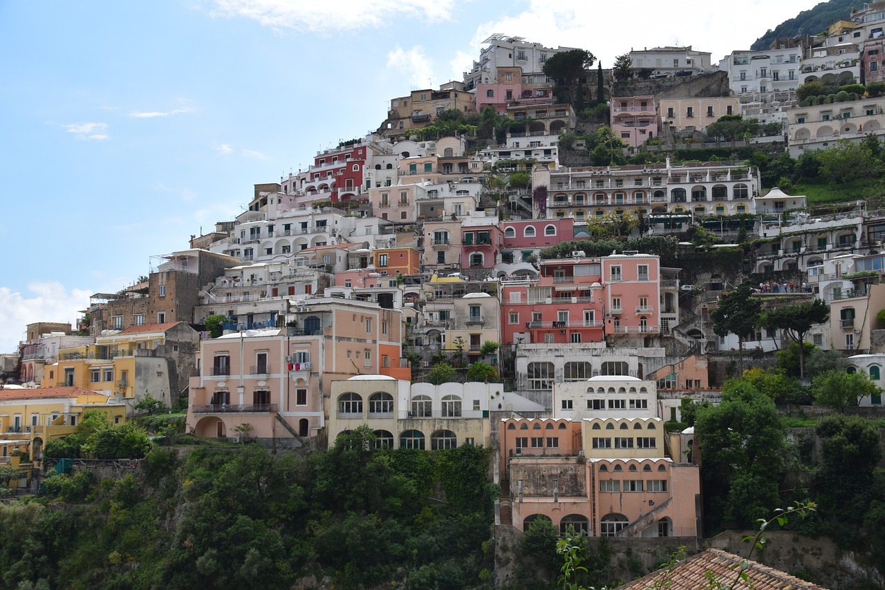 Private transfer Sorrento to Positano luxury van view. Private transfer Sorrento to Positano luxury van view.